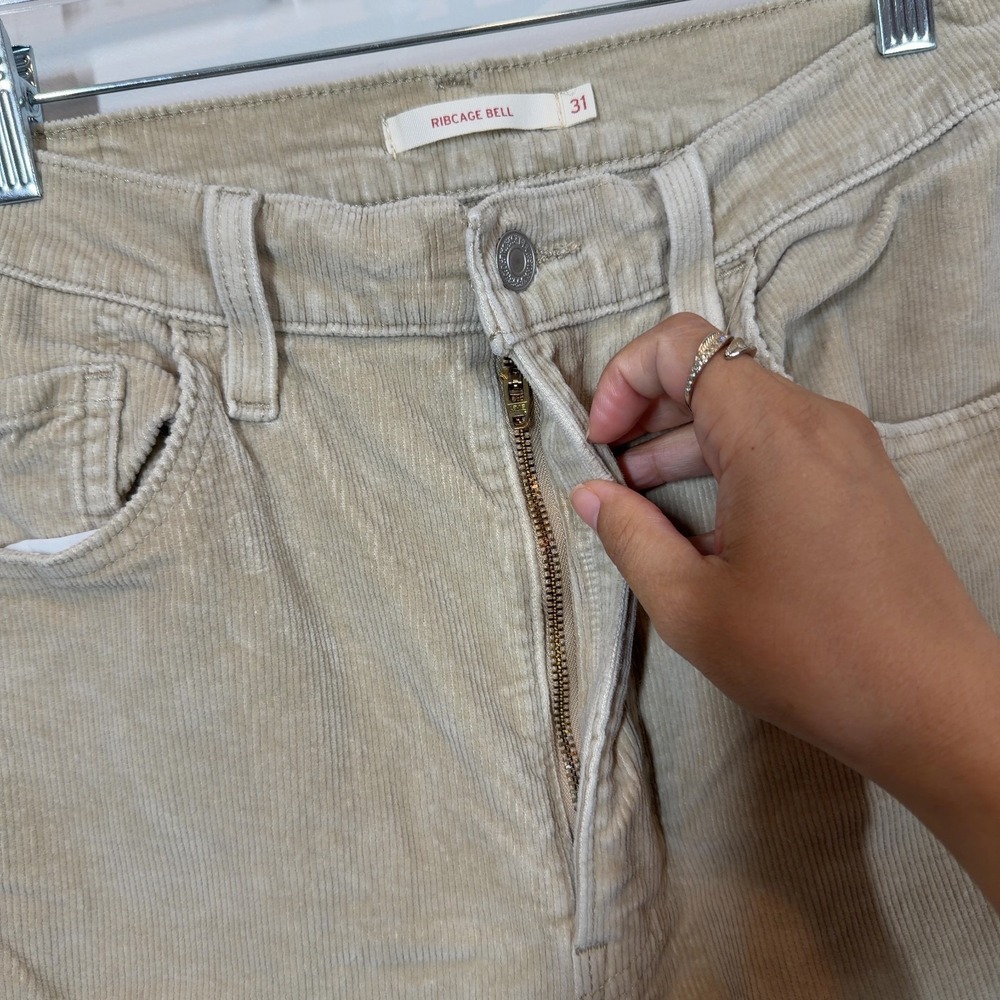 Levi's Ribcage Bell High Rise Corduroy Pants Tan Beige W31 L32 Wide Leg - Picture 4 of 10